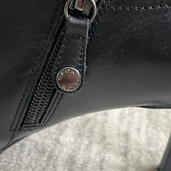 Geox Leather high heel Boot with side zip - Picture 3 of 12